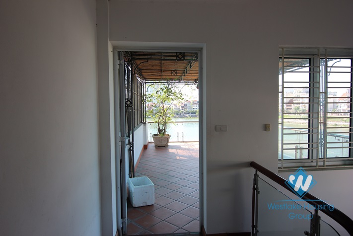 Lake view-House for rent in Tay Ho area